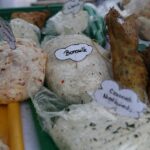 Kiermasz zdrowej żywności w Dworku Laszczyków w Kiecach. / Piotr Michalski / Radio Kielce