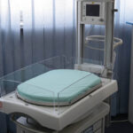 Wojewódzki Specjalistyczny Szpital Dziecięcy wzbogacił się o nowoczesną aparaturę: m. in. inkubatory, respiratory oraz kardiomonitory, przekazane przez Fundację ORIMARI. / Wojciech Habdas / Radio Kielce