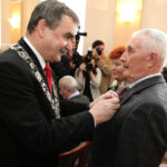 W Urzędzie Miasta wręczono medale za długoletnie pożycie małżeńskie. / Wojciech Habdas / Radio Kielce