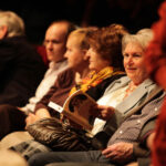 Autorzy książki „Małgorzata idzie na wojnę" - prezydent Kielc Wojciech Lubawski oraz wieloletni dziennikarz Echa Dnia Tomasz Natkaniec spotkali się dziś z czytelnikami w Kieleckim Centrum Kultury. / Wojciech Habdas / Radio Kielce