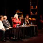 Autorzy książki „Małgorzata idzie na wojnę" - prezydent Kielc Wojciech Lubawski oraz wieloletni dziennikarz Echa Dnia Tomasz Natkaniec spotkali się dziś z czytelnikami w Kieleckim Centrum Kultury. / Wojciech Habdas / Radio Kielce