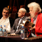 Autorzy książki „Małgorzata idzie na wojnę" - prezydent Kielc Wojciech Lubawski oraz wieloletni dziennikarz Echa Dnia Tomasz Natkaniec spotkali się dziś z czytelnikami w Kieleckim Centrum Kultury. / Wojciech Habdas / Radio Kielce