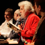 Autorzy książki „Małgorzata idzie na wojnę" - prezydent Kielc Wojciech Lubawski oraz wieloletni dziennikarz Echa Dnia Tomasz Natkaniec spotkali się dziś z czytelnikami w Kieleckim Centrum Kultury. / Wojciech Habdas / Radio Kielce