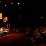 Autorzy książki „Małgorzata idzie na wojnę" - prezydent Kielc Wojciech Lubawski oraz wieloletni dziennikarz Echa Dnia Tomasz Natkaniec spotkali się dziś z czytelnikami w Kieleckim Centrum Kultury. / Wojciech Habdas / Radio Kielce