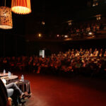 Autorzy książki „Małgorzata idzie na wojnę" - prezydent Kielc Wojciech Lubawski oraz wieloletni dziennikarz Echa Dnia Tomasz Natkaniec spotkali się dziś z czytelnikami w Kieleckim Centrum Kultury. / Wojciech Habdas / Radio Kielce