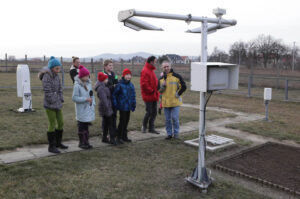 Dzień dobry dzieci ze Stacji Hydrologiczno-Meteorologicznej w Sukowie (23 lutego 2014) / Wojciech Habdas / Radio Kielce