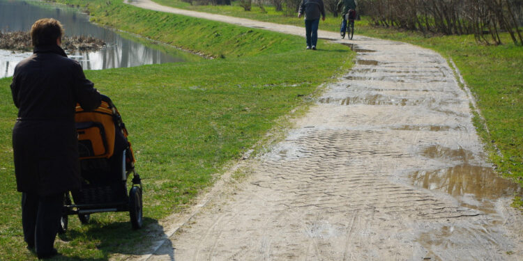 Zniszczona ścieżka rowerowa wokół kieleckiego zalewu / Paweł Klepka / Radio Kielce