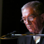 Aktor Jerzy Trela w Liceum Sztuk Plastycznych w Kielcach - spektakl / Krzysztof Żołądek / Radio Kielce