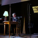 Aktor Jerzy Trela w Liceum Sztuk Plastycznych w Kielcach - spektakl / Krzysztof Żołądek / Radio Kielce