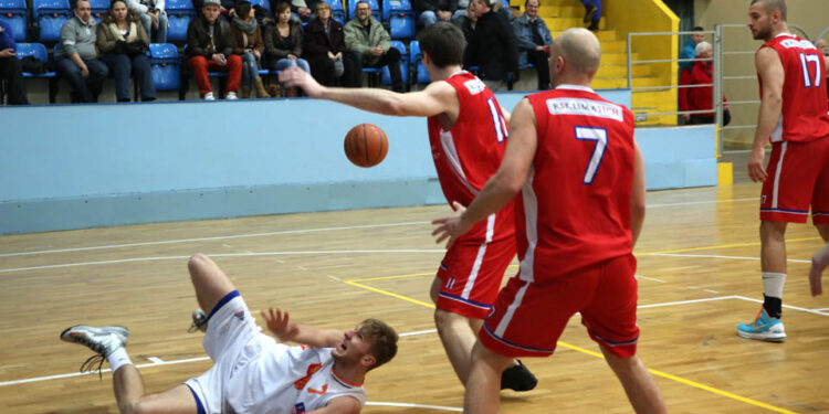 Fragment meczu UMKS Kielce - Wisła Kraków. / Wojciech Habdas / Radio Kielce