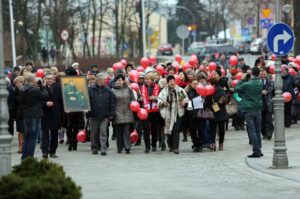 Kielecka Manifa - marsz przeszedł ulicą Sienkiewicza od pomnika Henryka Sienkiewicza / Radio Kielce