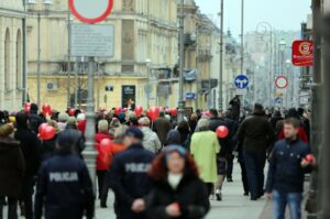 Kielecka Manifa - marsz przeszedł ulicą Sienkiewicza od pomnika Henryka Sienkiewicza / Radio Kielce