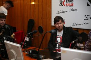 Zespól Mafia w Made In Kielce wraz ze słuchaczami, którzy zaśpiewali ich piosenkę. / Stanisław Blinstrub / Radio Kielce