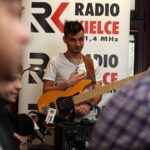 Zespól Mafia w Made In Kielce wraz ze słuchaczami, którzy zaśpiewali ich piosenkę. / Stanisław Blinstrub / Radio Kielce