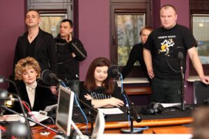 Zespól Mafia w Made In Kielce wraz ze słuchaczami, którzy zaśpiewali ich piosenkę. / Stanisław Blinstrub / Radio Kielce