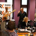 Zespól Mafia w Made In Kielce wraz ze słuchaczami, którzy zaśpiewali ich piosenkę. / Stanisław Blinstrub / Radio Kielce