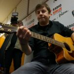 Zespól Mafia w Made In Kielce wraz ze słuchaczami, którzy zaśpiewali ich piosenkę. / Stanisław Blinstrub / Radio Kielce