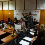 Zespól Mafia w Made In Kielce wraz ze słuchaczami, którzy zaśpiewali ich piosenkę. / Stanisław Blinstrub / Radio Kielce