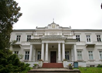Muzeum w Ostrowcu Świętokrzyskim / Jakub Hałun / Wikipedia