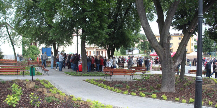 Ożarów - rynek / Teresa Czajkowska / Radio Kielce