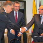 Podpisanie umowy na budowę mostu w Nowym Korczynie (973)