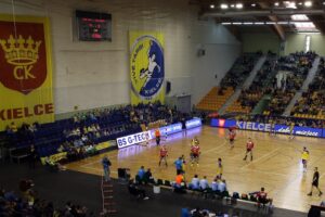 Vive Targi Kielc pokonały we własnej hali Stal Mielec 43:33, prowadząc do prezerwy 19:18. / Stanisław Blinstrub / Radio Kielce