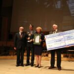 Władze samorządowe województwa wręczyły Świętokrzyskie Victorie - Osobowość Roku prof. Regina Renz / Stanisław Blinstrub / Radio Kielce