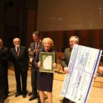 Władze samorządowe województwa wręczyły Świętokrzyskie Victorie - Osobowość Roku prof. Regina Renz / Stanisław Blinstrub / Radio Kielce