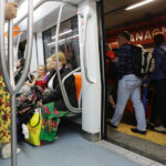 Uroczystość kanonizacji Jana Pawła II i Jana XXIII. Od wczesnych godzin rannych pielgrzymi zmierzali na plas Św. Piotra (metro ok 4 rano) / Wojciech Habdas / Radio Kielce