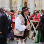 Uroczystość kanonizacji Jana Pawła II i Jana XXIII. Po mszy Papież Franciszek przejechał wśród tłumu. / Wojciech Habdas / Radio Kielce