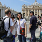 25.04.2014. Rozmowy z polskimi pielgrzymami / Wojciech Habdas / Radio Kielce