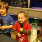 Audycja Dzień Dobry Dzieci ze sklepu zoologicznego FAUN ZOO, mieszczącego się w kieleckiej Galerii Korona / Piotr Michalski / Radio Kielce