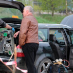 Oględziny porzuconego samochodu / Krzysztof Żołądek / Radio Kielce