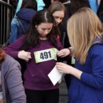 Bieg w Kaskach na Politechnice Świętokrzyskiej - przygotowania do biegu / Stanisław Blinstrub / Radio Kielce