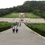 Kanonizacja Jana XXIII I Jana Pawła II - Pielgrzymi na Polskim Cmentarzu Wojennym na Monte Cassino / Wojciech Habdas / Radio Kielce