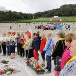 Kanonizacja Jana XXIII I Jana Pawła II - Pielgrzymi na Polskim Cmentarzu Wojennym na Monte Cassino / Wojciech Habdas / Radio Kielce