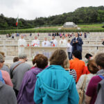 Kanonizacja Jana XXIII I Jana Pawła II - Pielgrzymi na Polskim Cmentarzu Wojennym na Monte Cassino / Wojciech Habdas / Radio Kielce