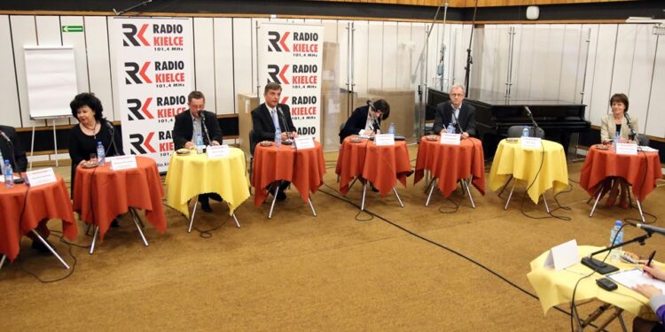 Debata kandydatów na prezydenta Starachowic / Stanisław Blinstrub / Radio Kielce
