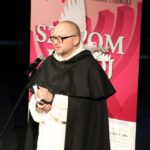 W Teatrze im. Stefana Żeromskiego odbył się koncert "O Duszo Wszelka..." podczas którego wręczono nagrody Stowarzyszenia im. Jana Karskiego w Kielcach. / Piotr Michalski / Radio Kielce