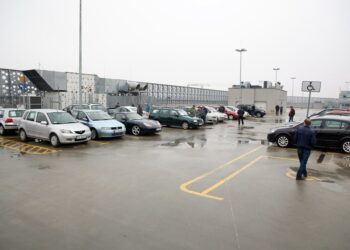 Giełda Samochodowa w galerii Korona / Stanisław Blinstrub / Radio Kielce