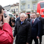 Przewodniczący SLD Leszek Miller przyjechał we wtorek do Kielc i Starachowic specjalnym autobusem. / Wojciech Habdas / Radio Kielce