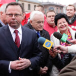 Przewodniczący SLD Leszek Miller przyjechał we wtorek do Kielc i Starachowic specjalnym autobusem. / Wojciech Habdas / Radio Kielce