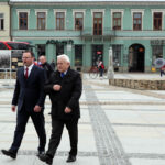 Przewodniczący SLD Leszek Miller przyjechał we wtorek do Kielc i Starachowic specjalnym autobusem. / Wojciech Habdas / Radio Kielce