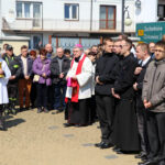 Szlakiem najstarszej w Polsce kalwarii, wiodącej z Nowej Słupi na Święty Krzyż, przeszła w piątek w południe droga krzyżowa. Krzysztof Nitkiewicz, biskup diecezji sandomierskiej. / Krzysztof Żołądek / Radio Kielce