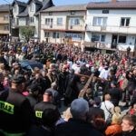 Szlakiem najstarszej w Polsce kalwarii, wiodącej z Nowej Słupi na Święty Krzyż, przeszła w piątek w południe droga krzyżowa. / Krzysztof Żołądek / Radio Kielce