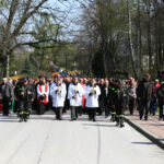 Szlakiem najstarszej w Polsce kalwarii, wiodącej z Nowej Słupi na Święty Krzyż, przeszła w piątek w południe droga krzyżowa. / Krzysztof Żołądek / Radio Kielce