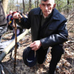 Szlakiem najstarszej w Polsce kalwarii, wiodącej z Nowej Słupi na Święty Krzyż, przeszła w piątek w południe droga krzyżowa. / Krzysztof Żołądek / Radio Kielce