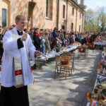 Święcenie pokarmów w Wielką Sobotę / Kamil Król / Radio Kielce