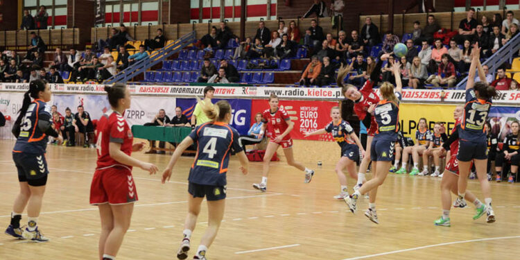 Piłkarki ręczne Korony Handball zremisowały z Jutrzenką Płock 19:19 (11:9) / Wojciech Habdas / Radio Kielce