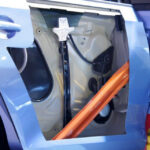 Specjalne stoisko poświęcone naprawom powypadkowym podczas targów Moto Show w Poznaniu / Robert Felczak / Radio Kielce